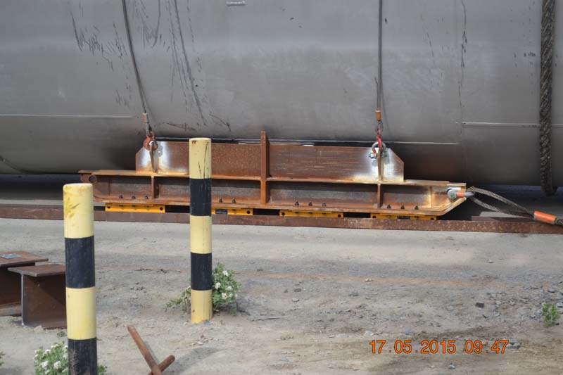 Our company's CT Model roller skids used for handling 500 ton giant oil tanks